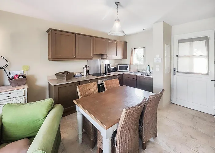 Feriehus 1 Bedroom Amazing In Saint-laurent-de-la-ca *